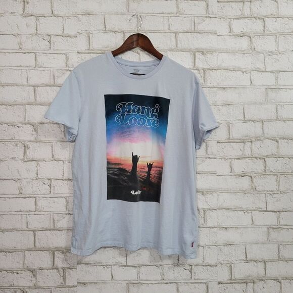 Levi's Tops - Levis "hang loose" graphic tee
